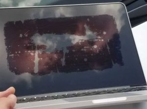 Macbook Retina Ekran Soyulması